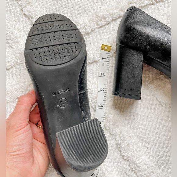 GEOX Women's formal-looking pump set on a comfortable high heel, Size 8 - Picture 6 of 6